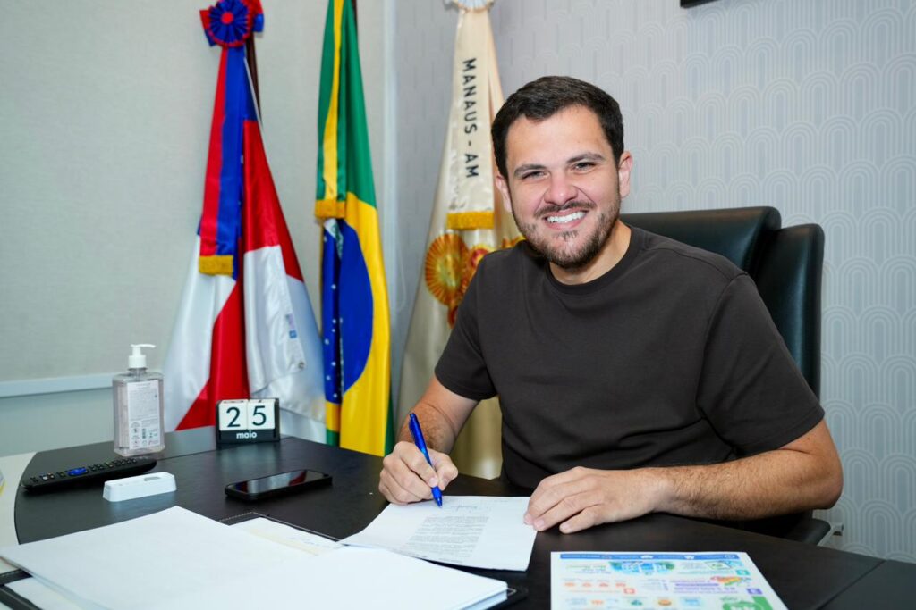 Prefeito-Renato-Junior-nomeia-48-novos-medicos-aprovados-em-concurso-da-Semsa-para-ampliar-o-atendimento-e-o-cuidado-com-as-familias-em-Manaus