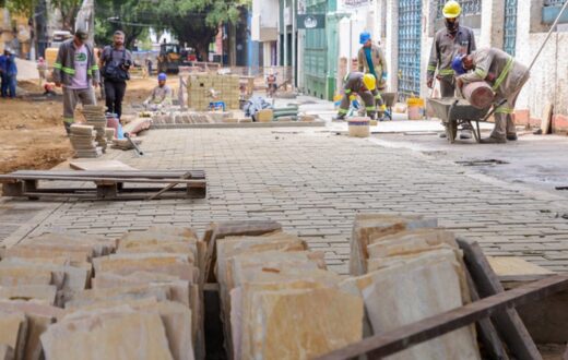 Rua Ferreira Pena terá redes subterrâneas e preservação de 17 oitizeiros em Manaus