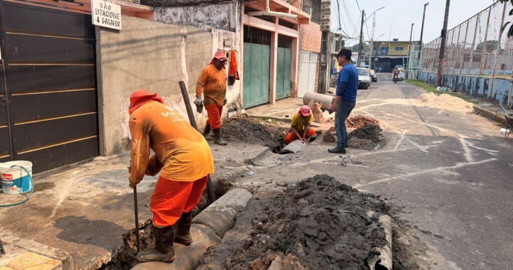 Moradores acionam Distrito de Obras após rompimento de tubulação em Petrópolis