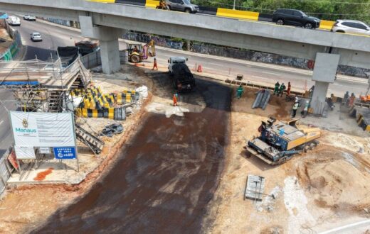 Rotatória do complexo viário Passarão recebe 100 toneladas de asfalto em Manaus