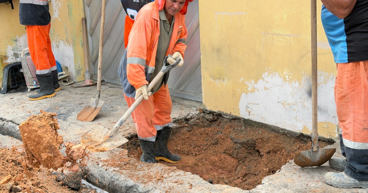 Manutenção de tubulação subterrânea é iniciada na rua São Luiz, no Coroado