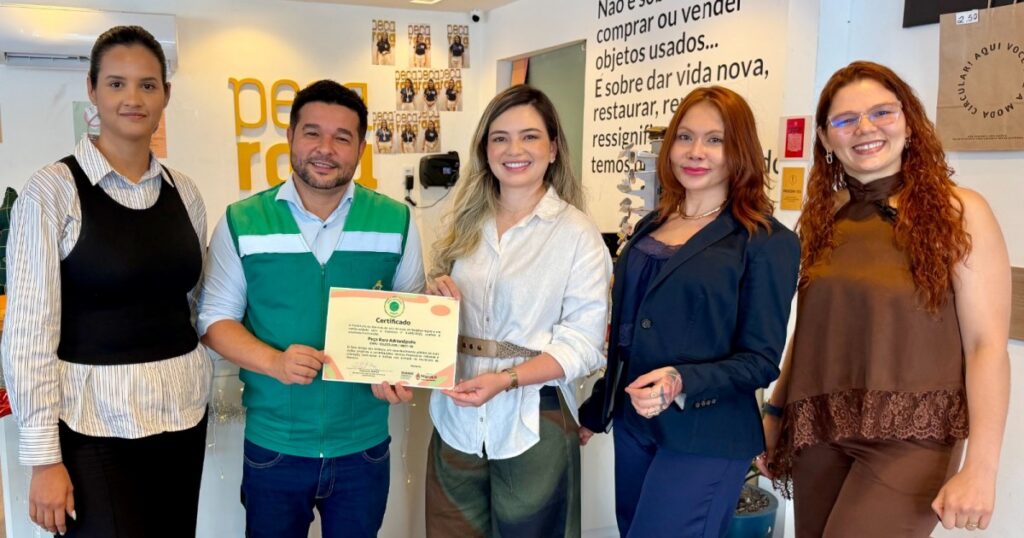 Selo municipal reconhece loja de Manaus que mantém gatos e promove resgates
