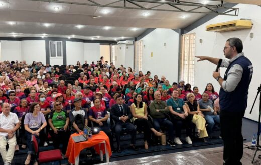 Palestra em Manaus orienta pessoas idosas sobre direitos previstos em lei