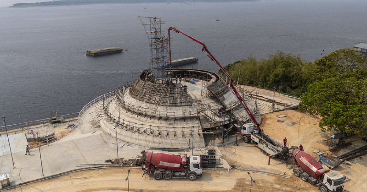 Estruturas inclinadas da Oca Niemeyer chegam à terceira etapa de concretagem em Manaus