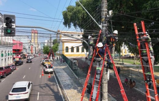 Centro de Manaus terá reorganização de 70 quilômetros de cabos em 12 meses
