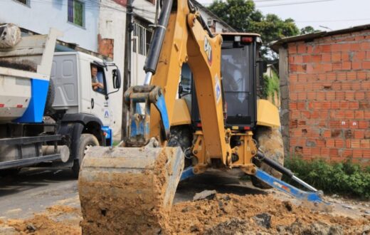 Descarte irregular danifica drenagem e leva equipes a recuperar tubulação na Cidade de Deus