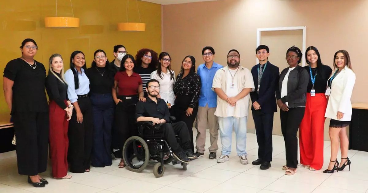 Visita técnica leva alunos de Jornalismo aos bastidores da comunicação da Câmara de Manaus