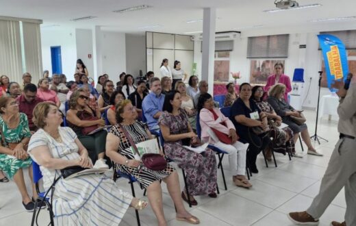 Recém-aposentados de Manaus recebem orientações sobre direitos e serviços previdenciários